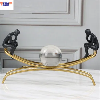 

RODIN THE THINKER STATUE METAL FRAME WITH CRYSTAL BALL SCULPTURE DECORATION EUROPEAN STYLE LIVING ROOM DESKTOP ORNAMENTS X1926