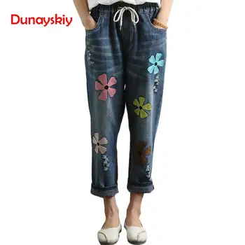 

2020 Spring Summer New Female Line Hole Embroidered Flowers Loose Nine Points Jeans Trousers Women High Quality Fashion Straight