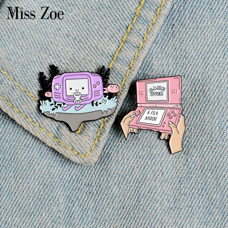 

Handheld Game Enamel Pins Custom Game Over Brooches Lapel Pin Shirt Bag Pink Purple Gamepad Badge Funny Jewelry Gift for Friends