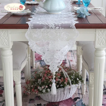 

Proud Rose European Lace Embroidery Table Runner White Romantic Wedding Decor Table Flag High Grade Princess Room Table Cover