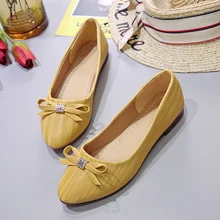 Новинка года; пикантные туфли на плоской подошве с острым носком; женские мокасины без застежки; женские черные балетки на плоской подошве; лоферы; женские осенние Мокасины