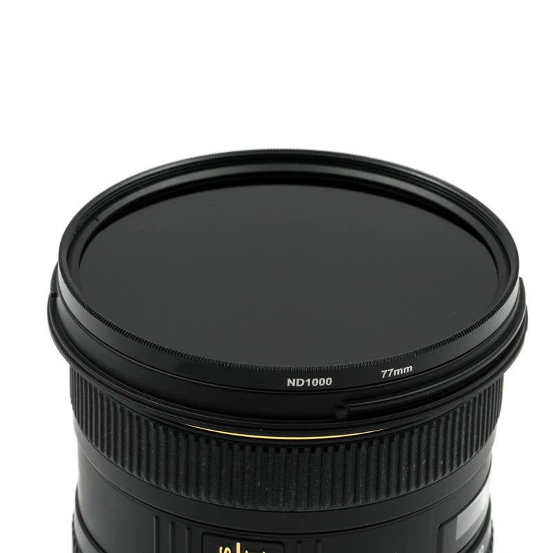 Gros plan sur un filtre ND à densité neutre pour objectif photo, montrant les graduations et la bague filetée.