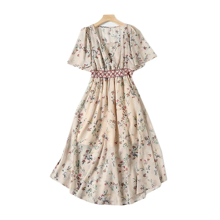 

A Generation of Fog Surface Rose Embroidered Waist Hugging V-neck And Wind Goddess Dress Entity