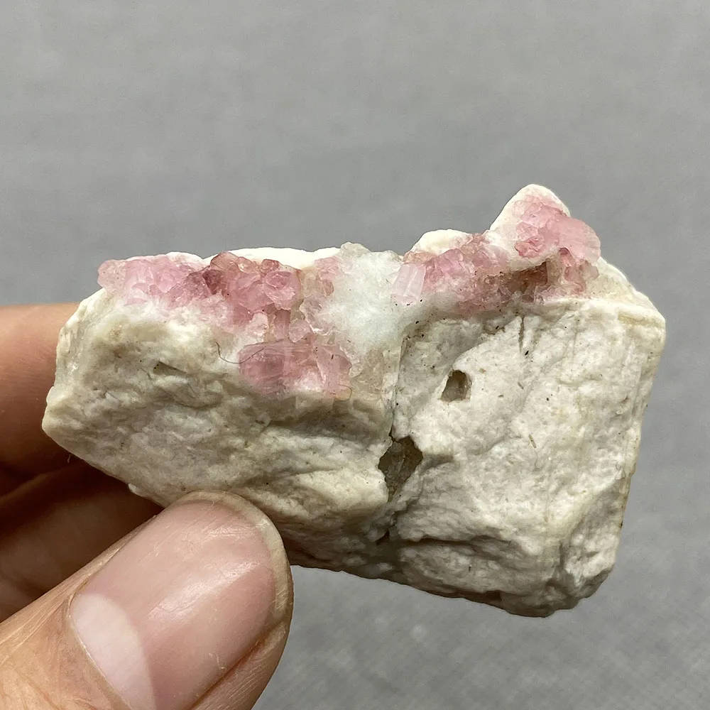 

100%Natural Vietnamese ruby ​​ore specimens, tourmaline crystals are rare