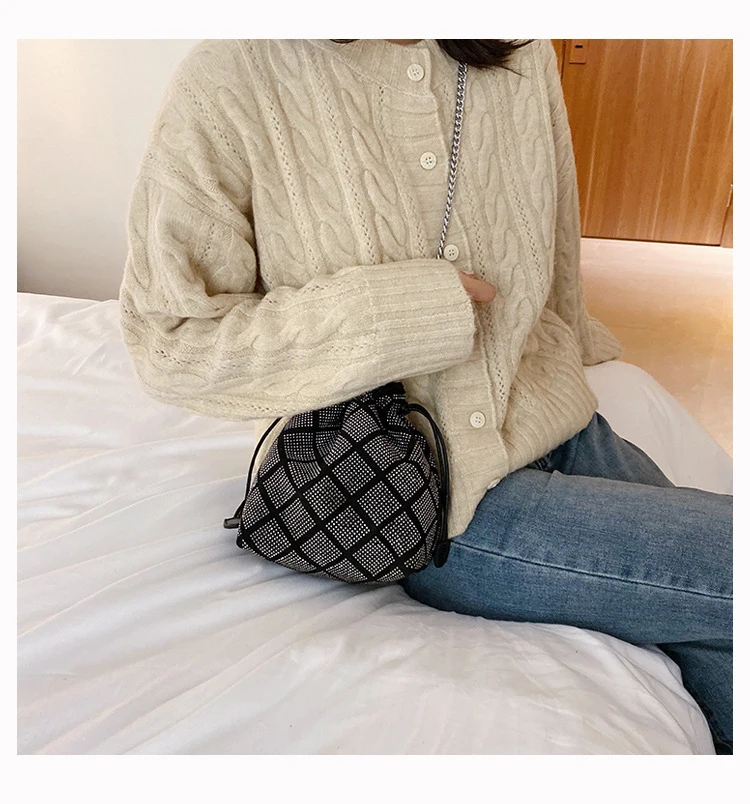 Женская мини-сумка-мешок для девочек, роскошная брендовая мини-сумка на плечо с цепочкой и заклепками, сумка через плечо, женские дорожные мини-сумки