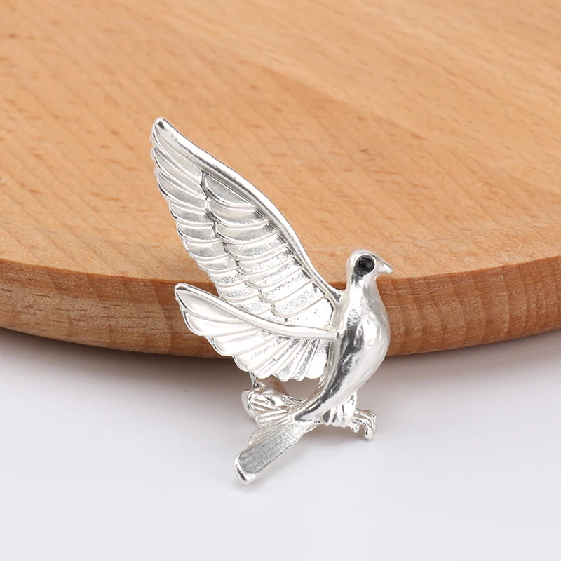 Высококлассная простая Peace Pigeon бутоньерка на лацкан булавка брошь для костюма Мужская мода новая ретро брошь для пальто значок мужская одежда аксессуары - Окраска металла: Посеребренный