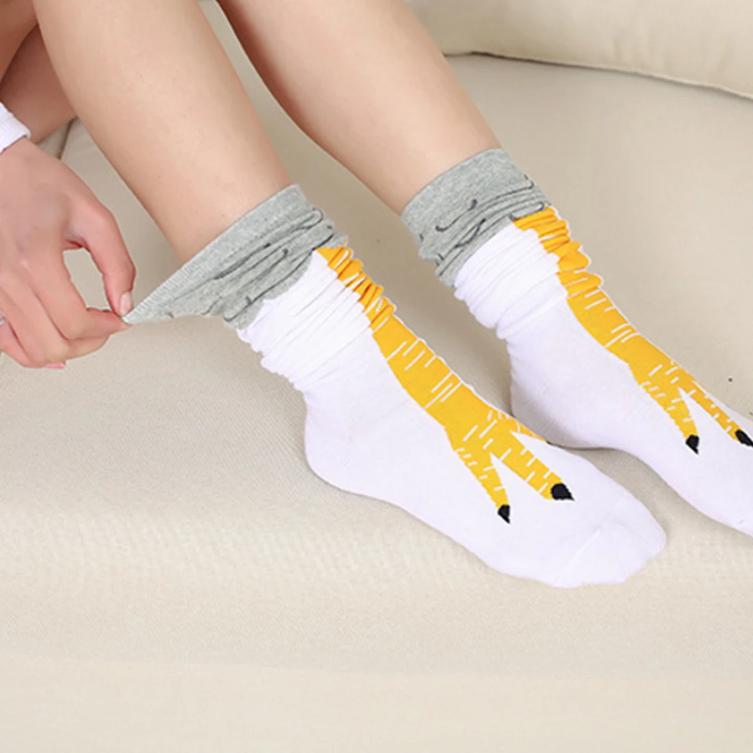 носки курьи ноги. гольфы куриные ноги. гольфы с куриными лапками. носки куриные лапы. носки с куриным лапами.