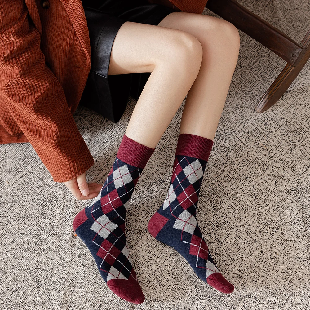 Description Picture 5 of itemAutumn/Winter Women's Knee And Calf Mid Length Socks Classic Scottish Checkered Slimming Leg College Style Pure Cotton Stockings