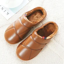 Зимние тапочки из искусственной кожи и хлопка; Мужская водонепроницаемая теплая обувь на толстой подошве; Мужская Нескользящая домашняя обувь; мужские модные шлепанцы без задника