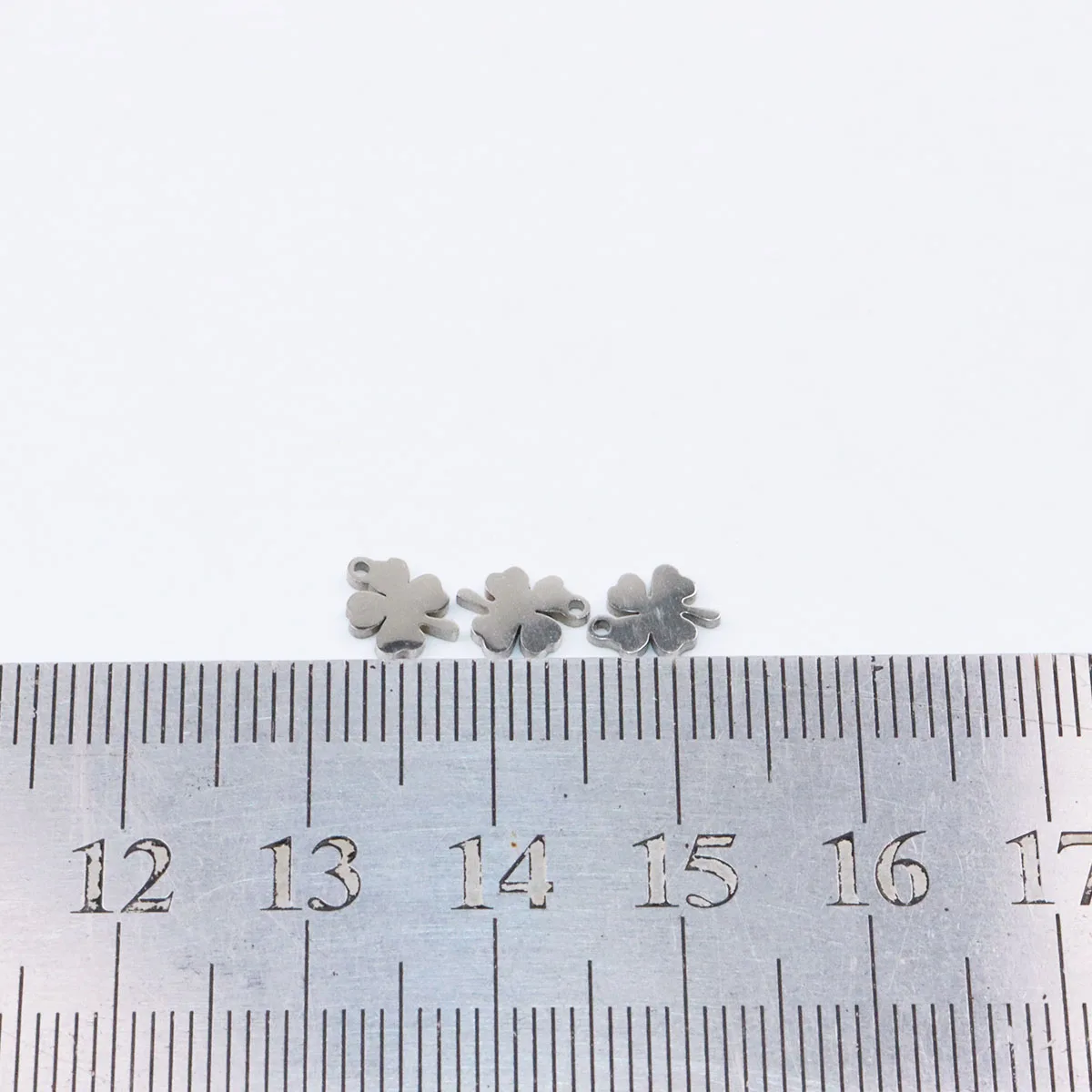 10pcs 6mm 도매 스테인레스 스틸 고품질 폴란드어 미니 잎 매력 펜던트 DIY 목걸이 팔찌 Unfading 무색