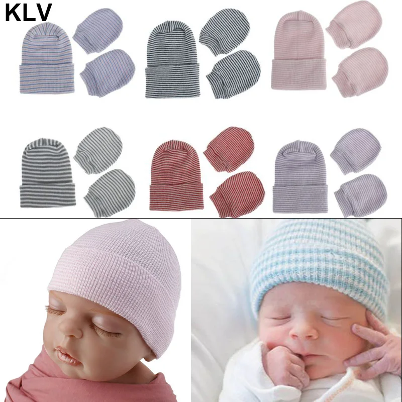 Infant hat and mitten set Outlet