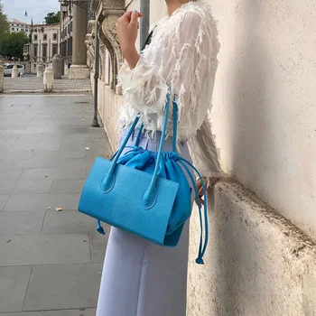 

Bag 2020 New Fashion Niche Design New Ins Super Hot Drawstring Underarm Bag Stitching Mother Hand Bag 5CYO