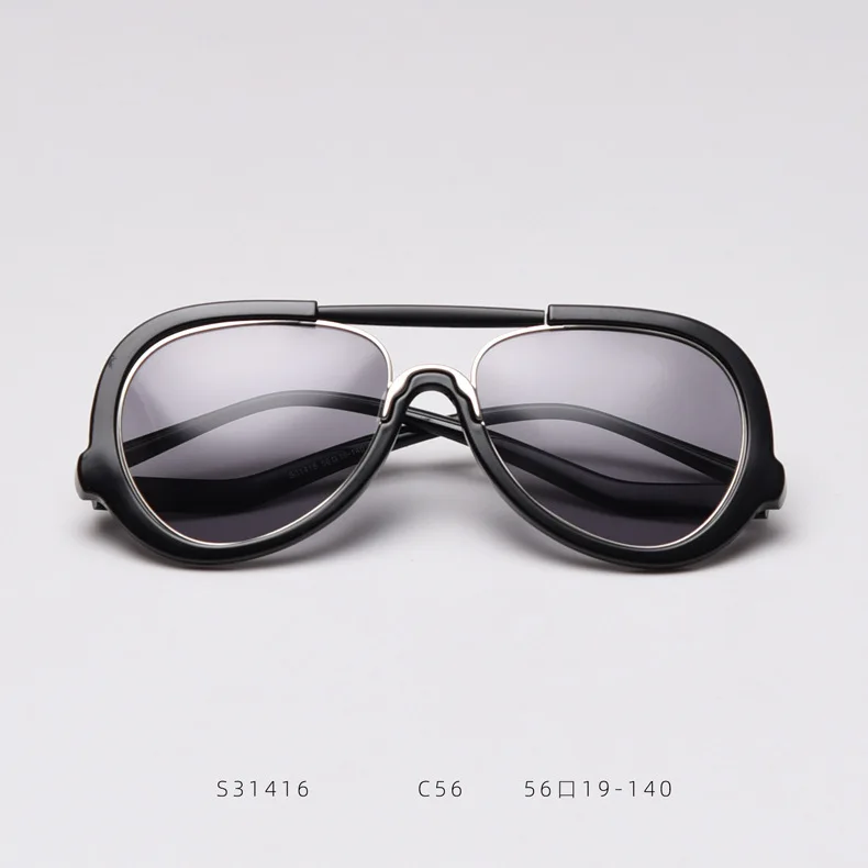 13668774183_1344152070