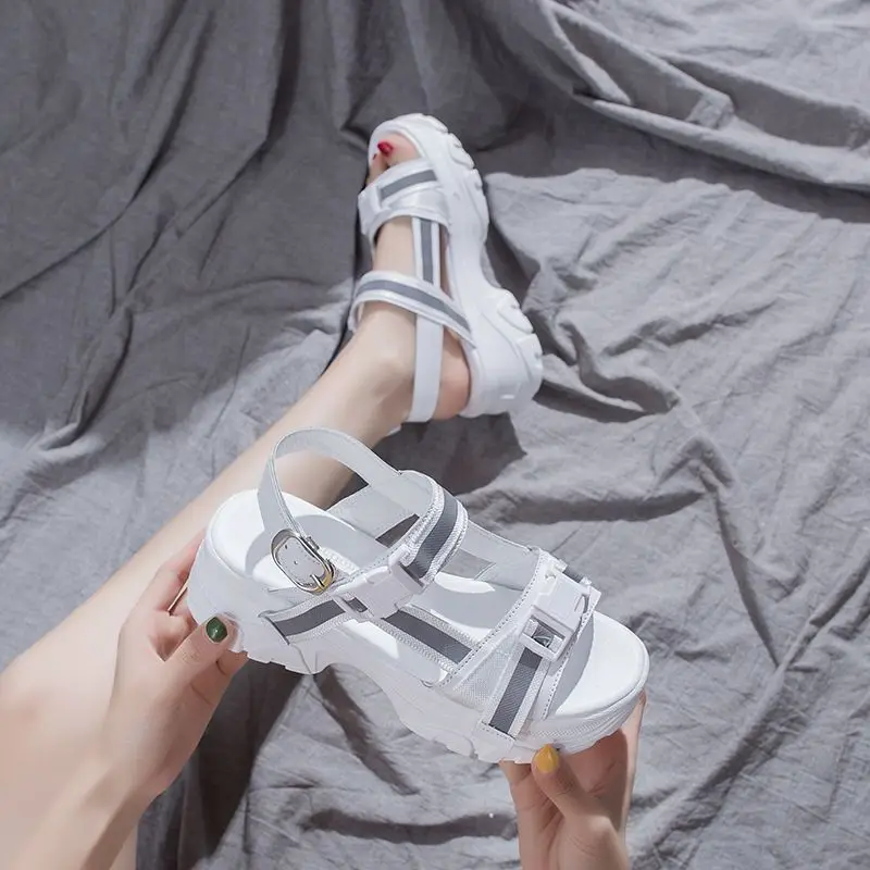 2019 nuevas sandalias deportivas de moda para mujer, tacones de cuña de Punta abierta, sandalias de mujer de 5 cm, Correa con hebilla de plataforma al aire de colores mezclados zapatos|Sandalias