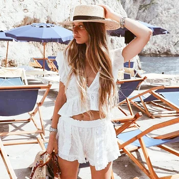 

2 Pieces Set Women Floral Embroidery V-neck Sexy Crop Top High Waist Shorts Suit 2020 Summer Boho Vintage Casual Women Two Piece