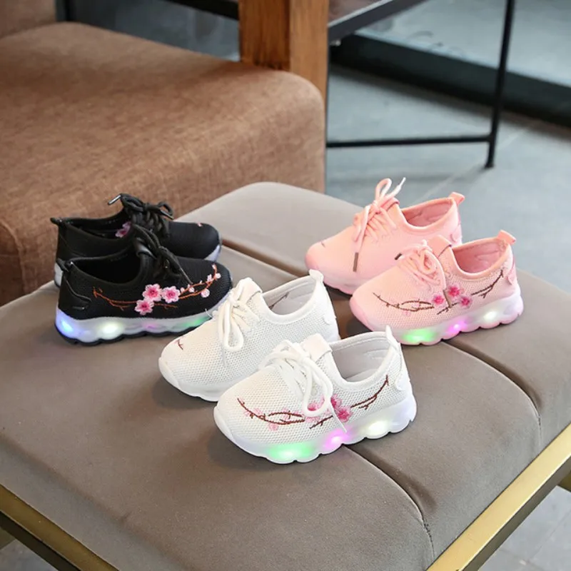 

2018 spring and autumn embroidery bright light LED flash light small white shoes for boys and girls