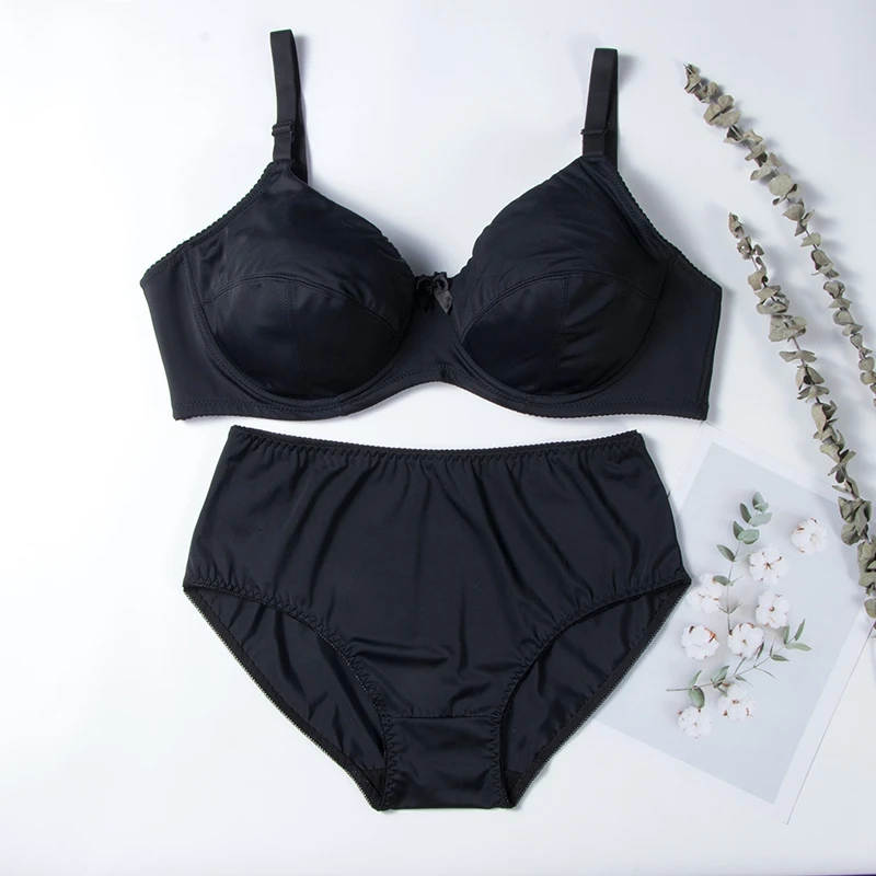 Комплект нижнего белья женский бюстгальтер и трусы однотонные с декоративным