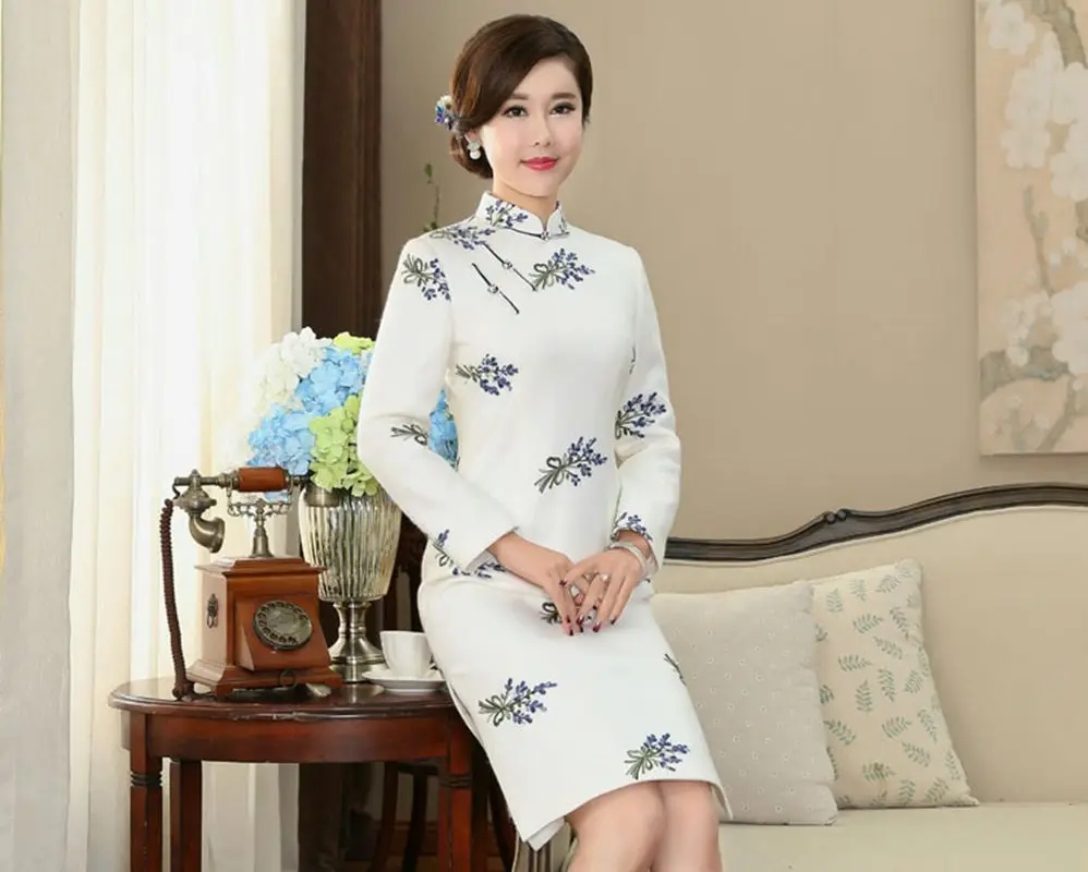 Chinese Style Autumn white new retro embroidered cheongsam improved thick wool wool long-sleeved cheongsam daily cheongsam dress