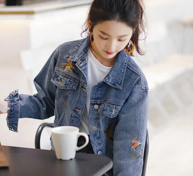 2019New Denim Jacket Light Blue Bomber Short Jeans Jacket Casual Ripped Denim Outwear Slim Long Sleeve Jeans Jack Coat