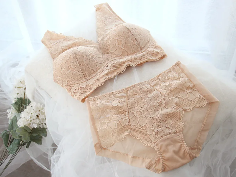 Beige set Красный треугольный топ, кружевные беспроводные бюстгальтеры с открытой спиной и трусики, Набор чашек для женщин, пуш-ап, сексуальное нижнее белье без подкладки, большой размер, бюстгальтер без косточек - Цвет: Beige set
