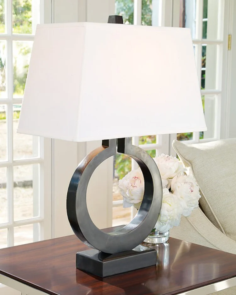 

Тканевый абажур, Современная Минималистичная железная Настольная лампа для скандинавской спальни, гостиной, балкона, коридора, светодиодная настольная лампа