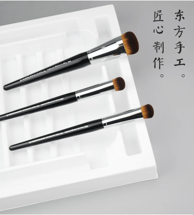 Pro Press Full Coverage Makeup Brush Image 5
