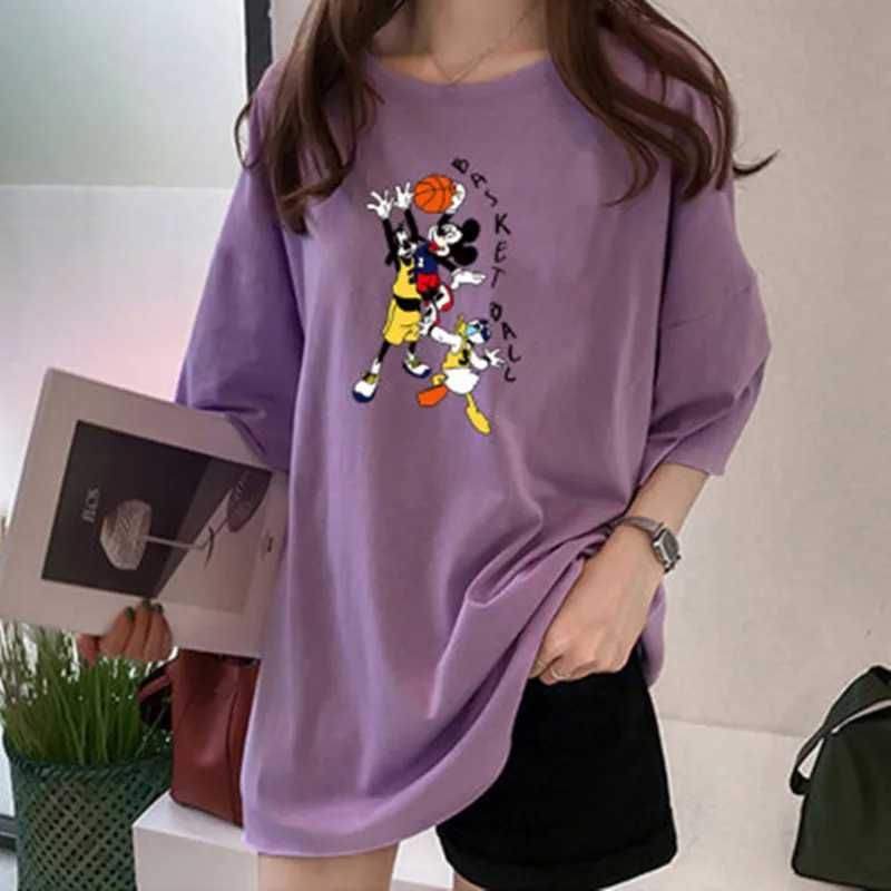 корейские футболки женские оверсайз. кореянка в длинной футболке. корейские футболки женские оверсайз. футболки оверсайз для девушек корейские. свободная футболка.