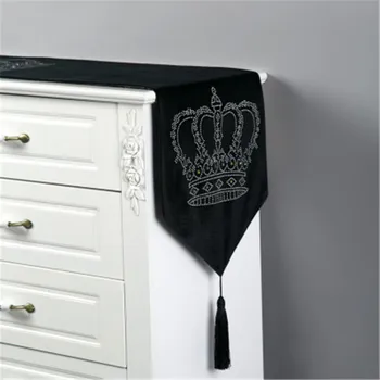 

30*220cm Modern Rhinestones Crown Table Runner For Wedding Party Chirstmas Cake Floral Flannel Tablecloth Decoration