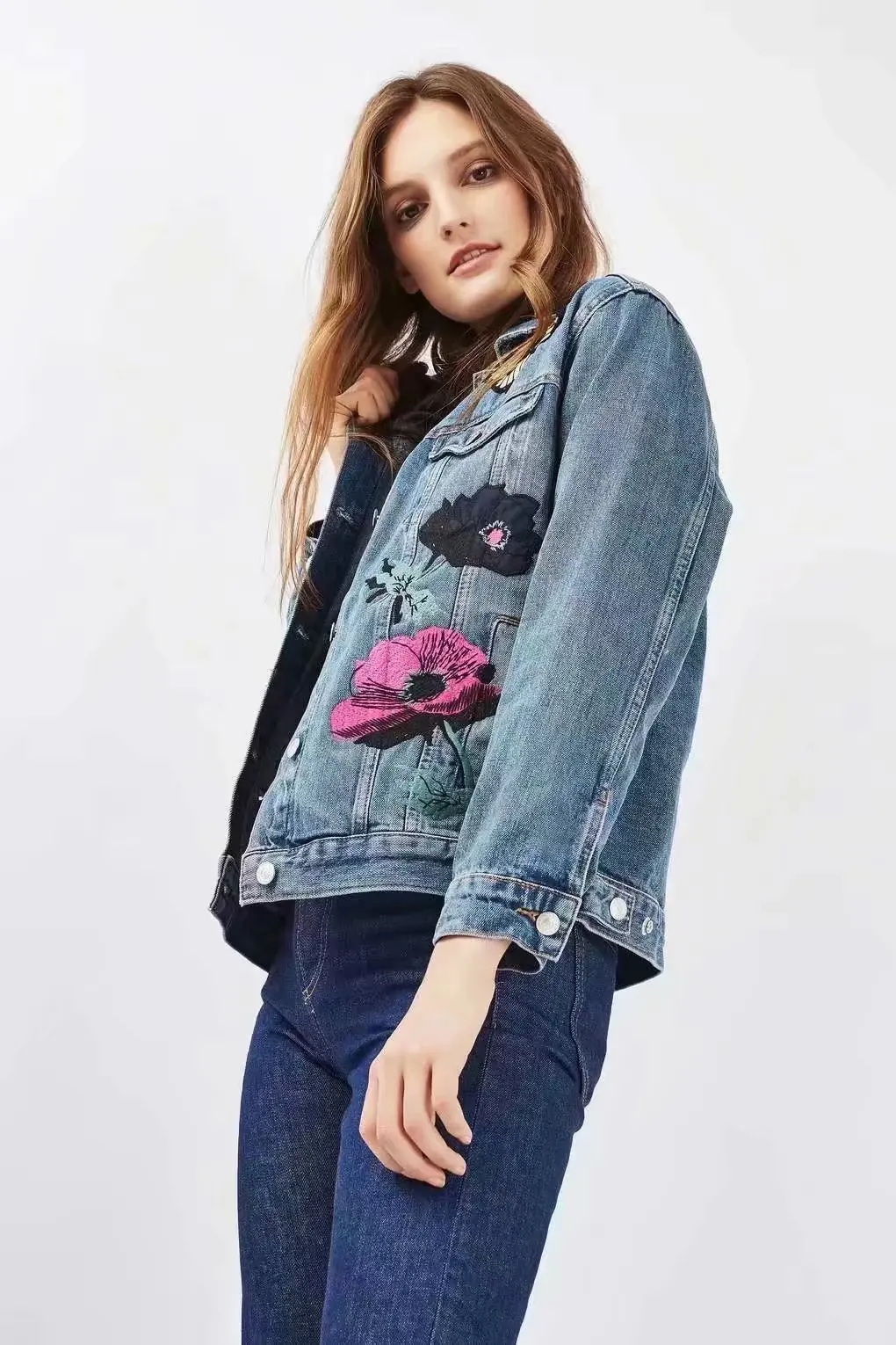 

Ozhouzhan 18 Autumn New Style Fashion Embroidered Butterfly Jeans Coat Single Breasted Short Jacket 6025