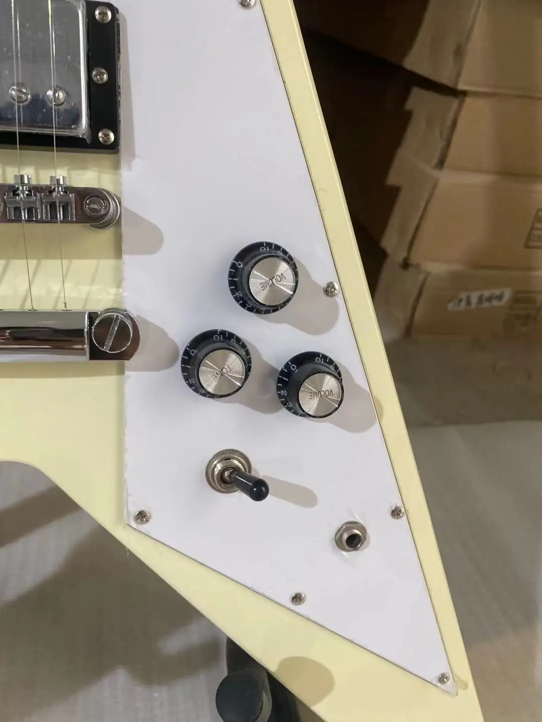 Fly-V Electric Guitar Cream Yellow Color Mahogany Body Rosewood Fingerboard High Quality Guitarar Free Shipping