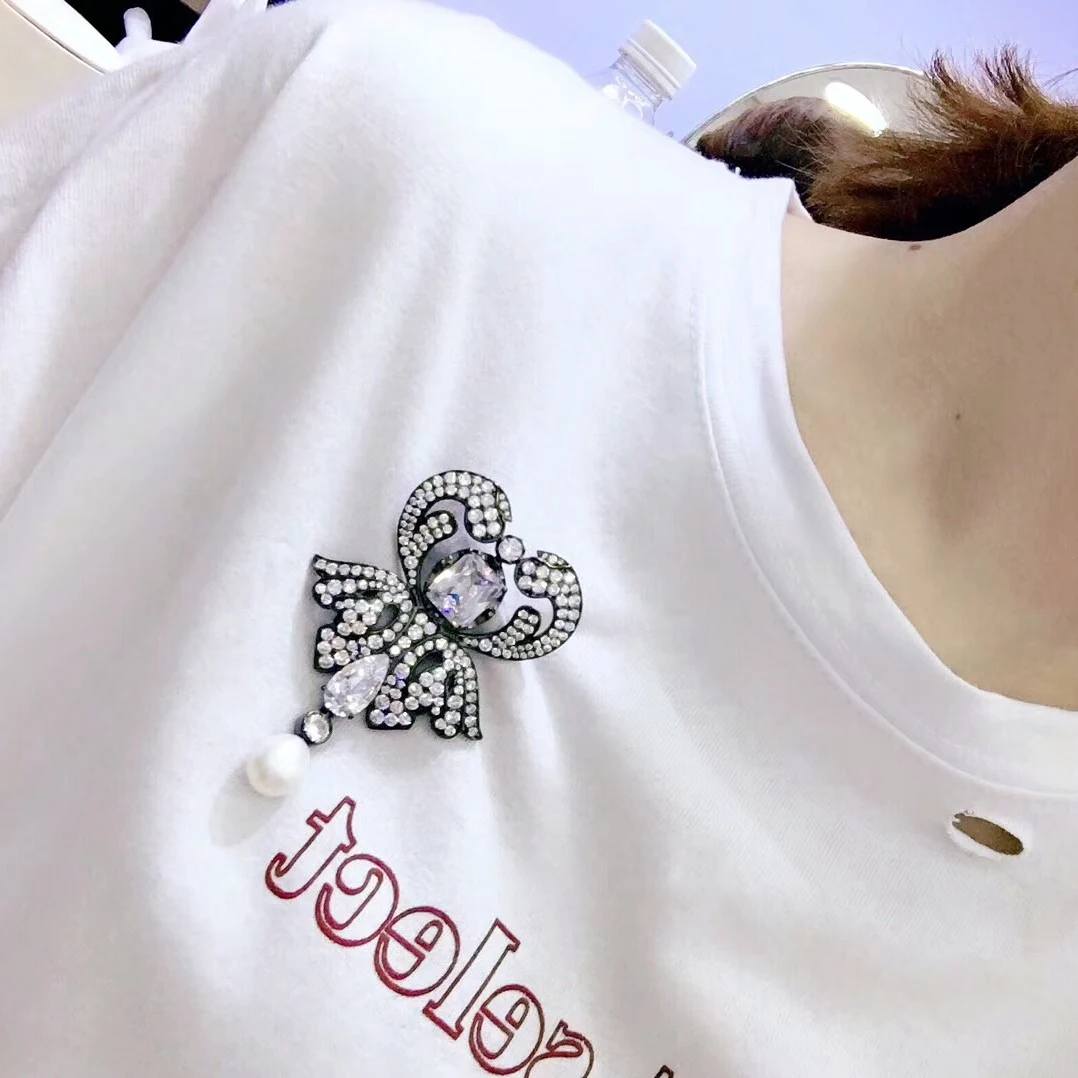 White sea shell pearl gold plated Cubic Zirconia micro pave flower brooch