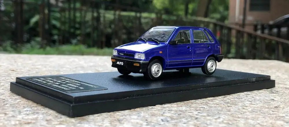 Коллекционная синяя лимитированная модель автомобиля Suzuki Alto 1/43 коллекционный