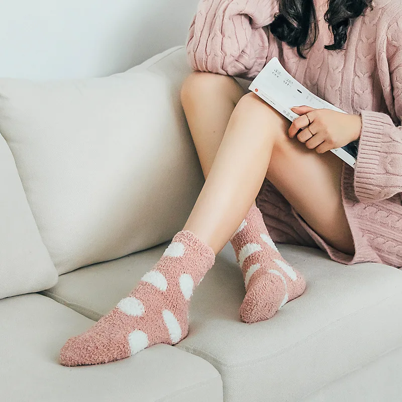 귀여운 캔디 컬러 솔리드 소프트 푹신한 도트 양말 코랄 벨벳 겨울 따뜻한 집 실내 바닥 테리 타월, 퍼지 삭스 여성용 양말