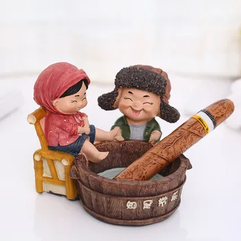 

Lovely Old Couple Resin Ashtray Home Living Room Decoration Smokeless Cigarette Accessories Valentine's Day Gifts
