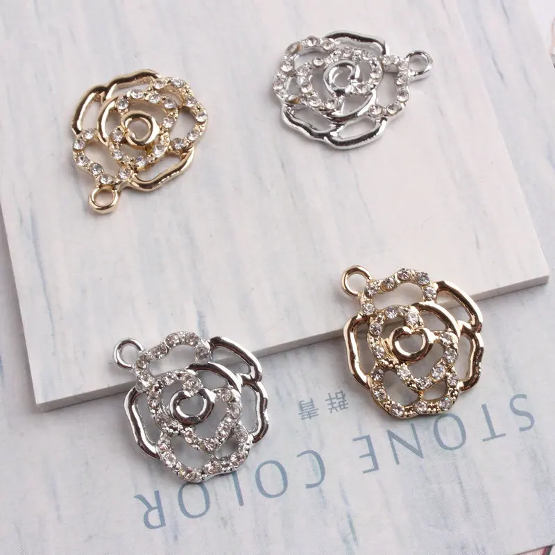 

10pcs Zinc Alloy Inlaid Rhinestones Hollow Rose Flower Necklace Pendant Accessories Temperament Female DIY Jewelry Pendant