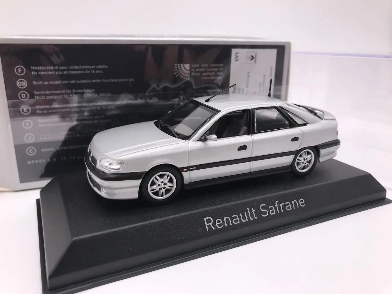 N OREV 1:43 Renault safrane 1993 бутик сплав автомобиль игрушки для детей модель детской игрушки оригинальная упаковка