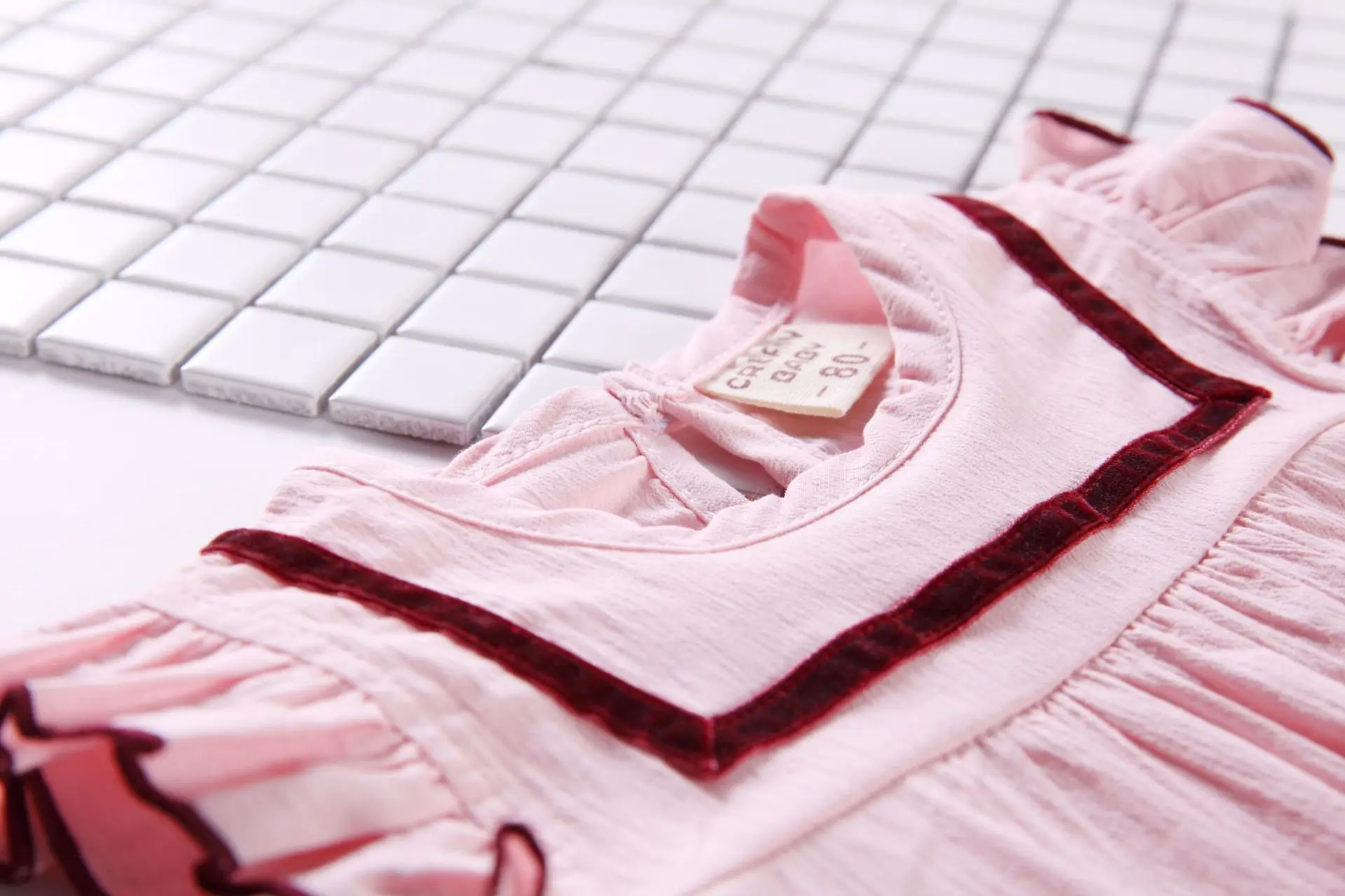 Летний простой однотонный комбинезон с короткими рукавами для маленьких девочек; розовый и белый комбинезон для новорожденных; комбинезон с шапочкой; комплект из 2 предметов