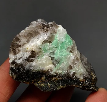 

77g Natural gem-grade green emerald mineral crystal specimens stones and crystals quartz crystals from china
