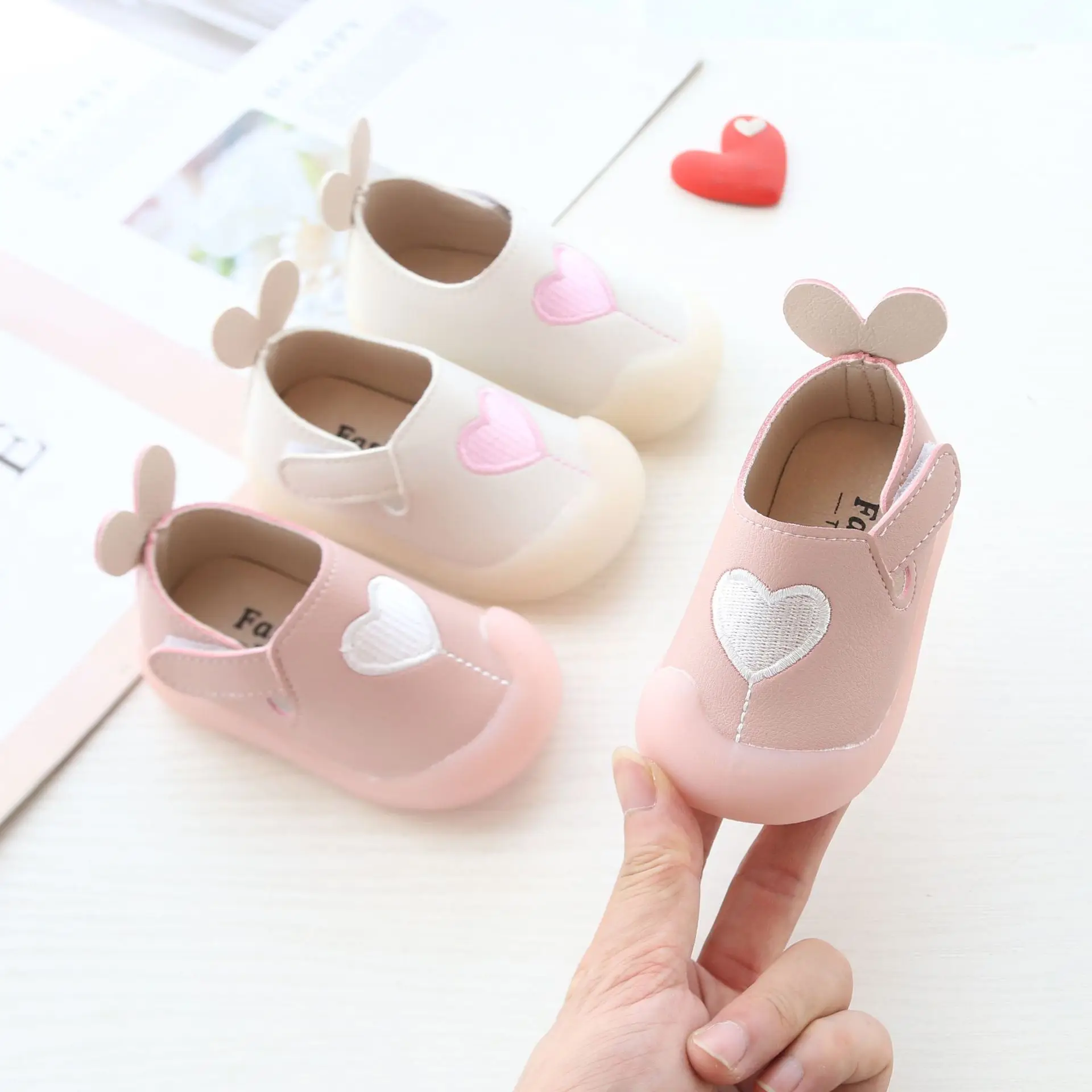 

Spring and Autumn New Girls Baby Toddler Shoes Soft Bottom Slip Simple Baby Shoes Princess Leather Shoes