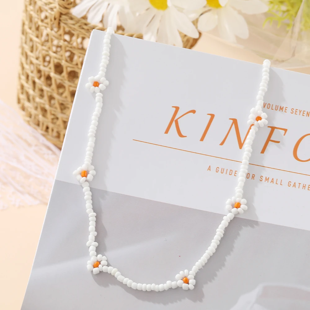 2021 New Lovely Daisy Flower Colorful Beads Pearl Clavicle Choker Necklace for Women Girls Spring Summer Jewelry Wholesale