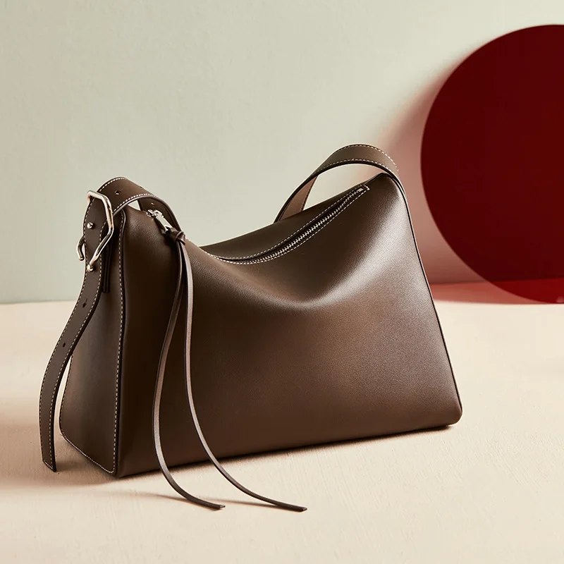 

Autumn and winter new Korean women's one shoulder slant straddle bag pillow bag cowhide zipper bag