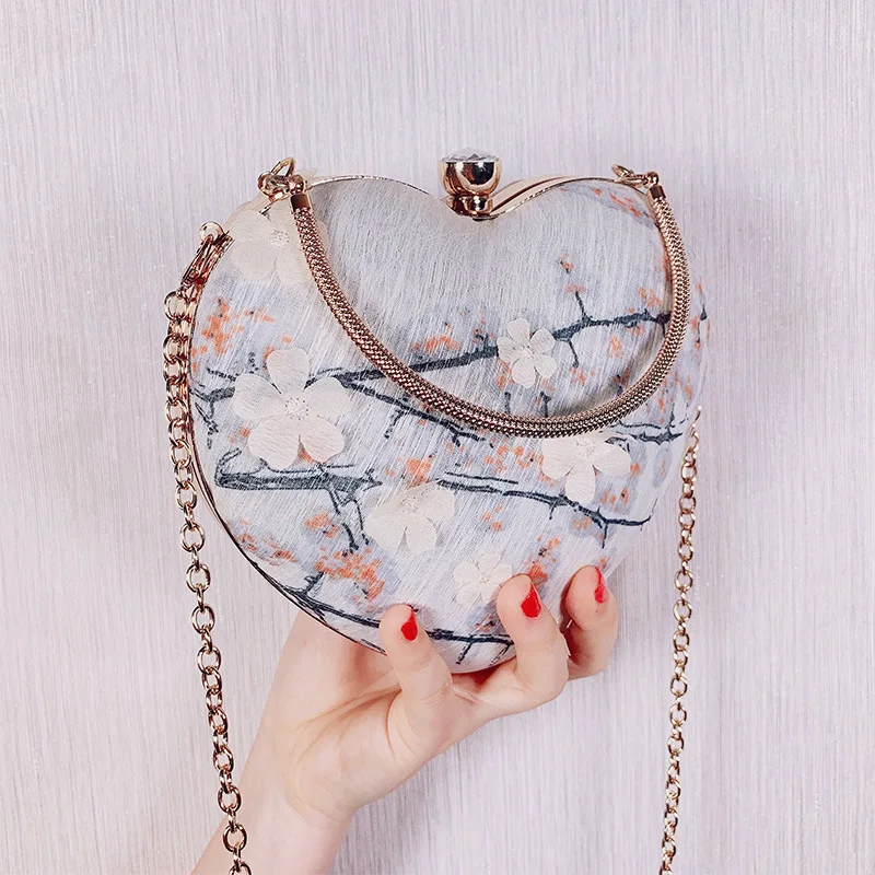 

2019 New Style Embroidery Dinner li fu bao Clutch Bag Women's Bag Embroidered Shoulder Bag Women's Heart Shape Heart Bag