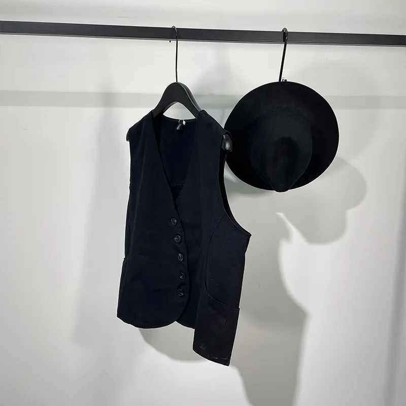 Рисунок 3 - Мужская куртка без рукавов Новинка