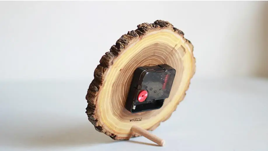 Креативные маленькие настольные часы из натурального пенька с текстурой древесины