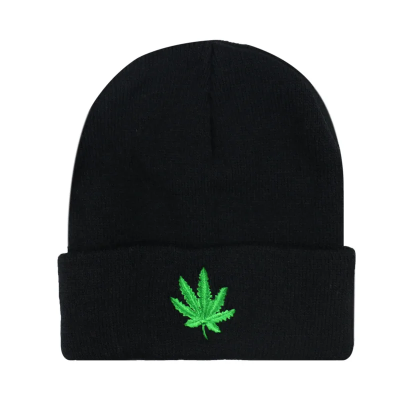 the new Europe and the United States male ms maple leaf embroidered knitted cap sleeve head cap hip-hop wool hat