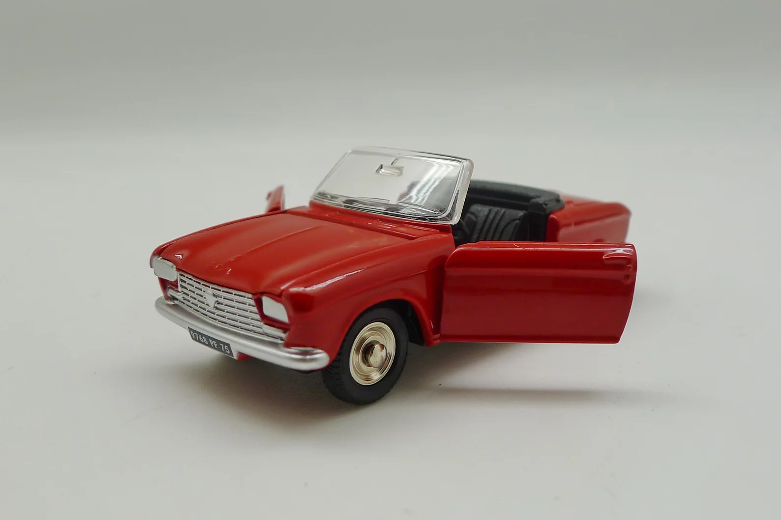 Atlas Dinky Toys 511 PEUGEOT 204 Cabriolet 1:43 литой автомобиль