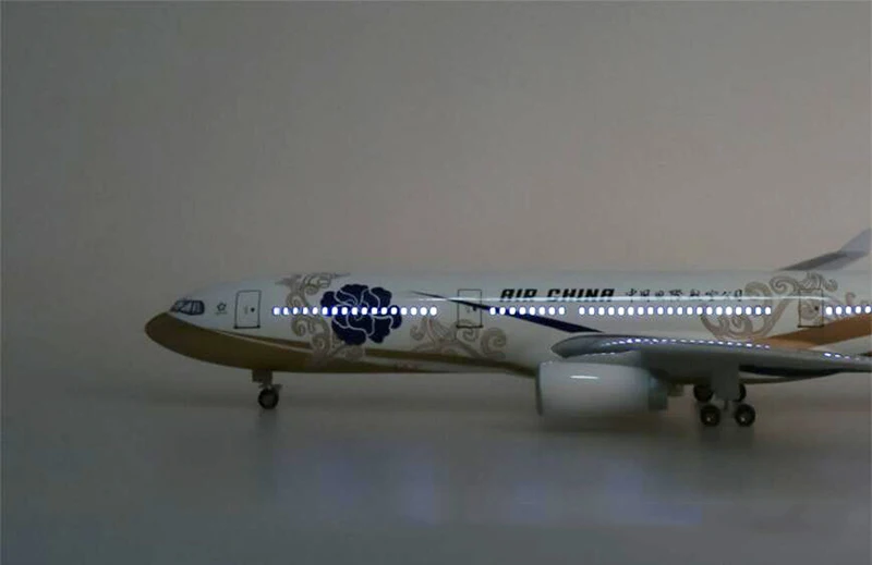 47 см 1:135 шкала Airbus A330 авиакомпания Китай авиакомпания модель самолета сплав Airframe W шасси и светильник игрушки самолет