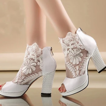 

2020 Fashion Sexy White Lace Prom Evening Party Shoe Bridal High Heels Lady Formal Dress Shoes New Peep Toe Summer Wedding Boots