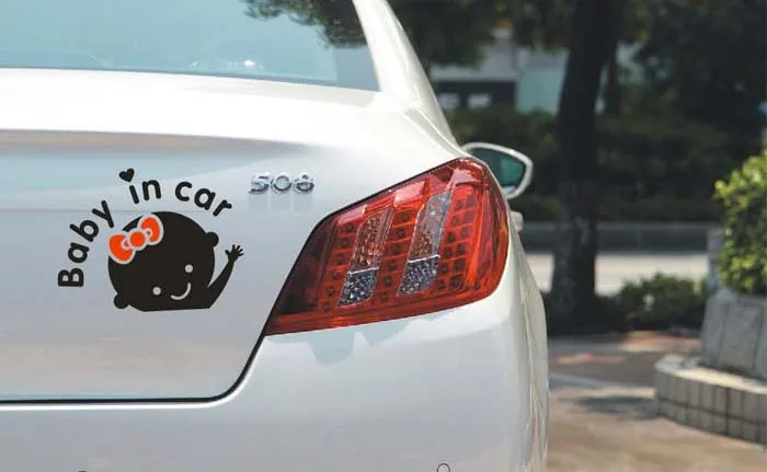 AliExpress клей Бумага ребенка в наклейки на автомобильные бамперы J-001 маленьких девочек во время езды в автомобиле Предупреждение наклейки для наклейка на бампер