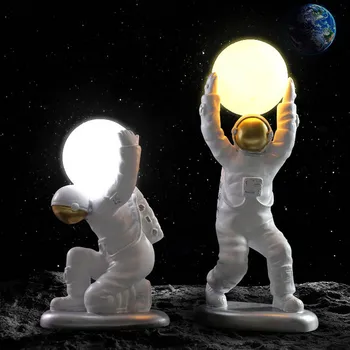 

Astronaut Lunar Night Lamp, Astronaut Model, Nordic Creative Home Decoration, Suitable for Living Room, Bedroom, Children's Room